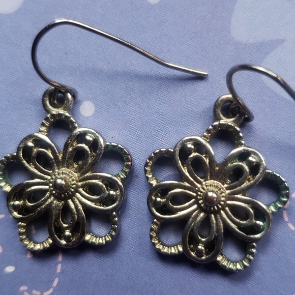 Vintage 80s | Flower Gold Tone Dangly Earrings - Picture 4 of 5